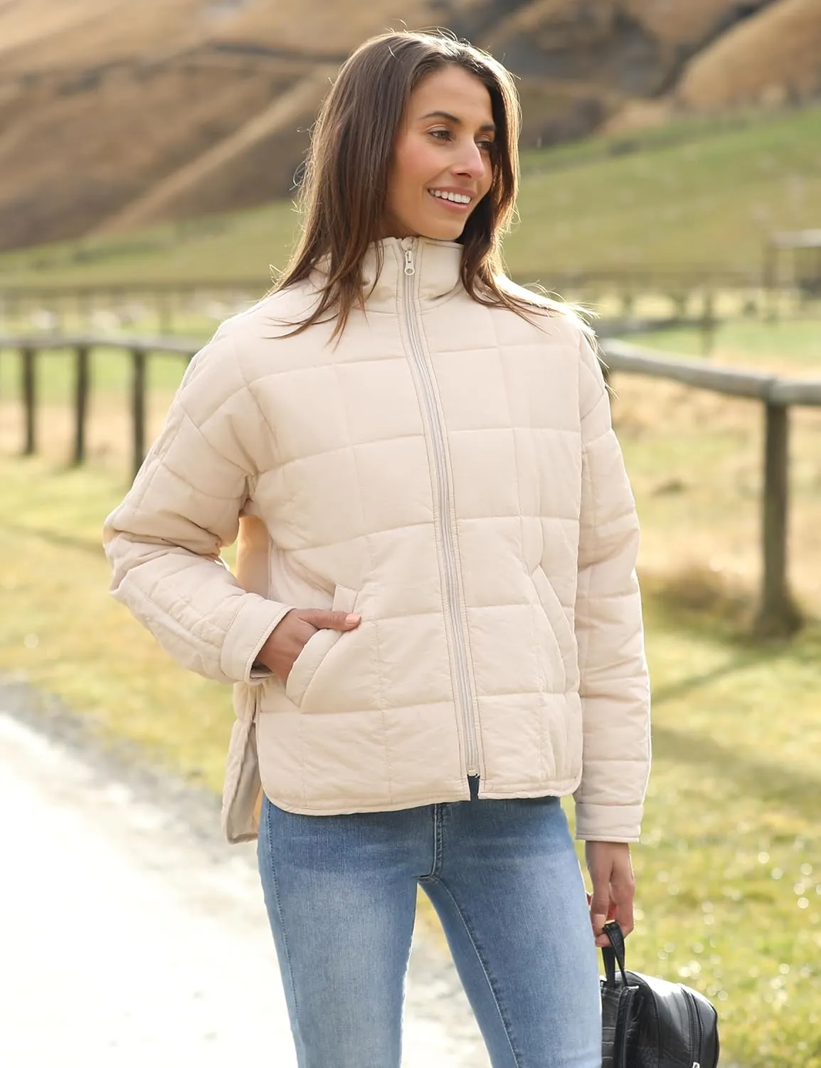 Huaqiao Womens Quilted Puffer Jackets Lightweight Zipper Short Winter Coat with Pockets